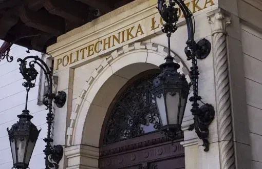 Wejście do rektoratu PŁ, fot. arch.PŁ