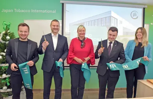 The ribbon cutting part of the official opening was performed by dr hab. inż. Andrzej Romanowski, Vice-Rector for Education, prof. of TUL, prof. Agnieszka Zakrzewska-Bielawska, Faculty Dean, Tomasz Szelągowski, Director, and Mateusz Felinowski, Head of P&C (People & Culture). 