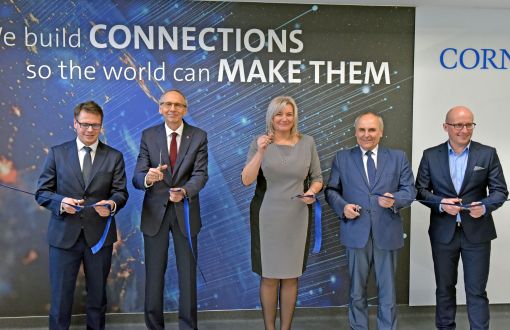 The ribbon-cutting that marked the official opening of the Communication(s) Zone was attended by Director Marek Gagis, Vice-Rector prof. Paweł Strumiłło, Dean prof. Agnieszka Zakrzewska-Bielawska, Chancellor Włodzimierz Fisiak, and Director Łukasz Srogosz. Photo: Jacek Szabela