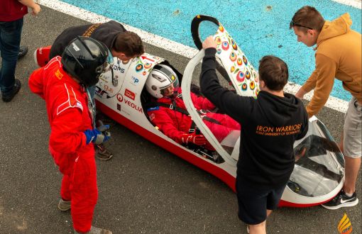 Zespół studentów Iron Warriors podczas zawodów Albi Eco Race we Francji, fot. arch. zespołu