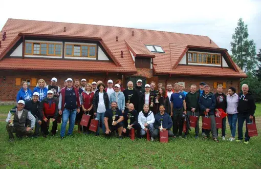 Regatta participants. Commemorative photo against the backdrop of the revitalised 'cowshed'.