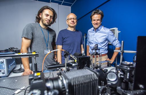  From right: prof. Tomasz Czyszanowski, prof. PŁ Michał Wasiak i dr Marcin Gębski