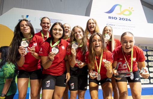 Polska reprezentacja kobiet, wicemistrzynie na AMŚ w piłce recznej plażowej, pierwsza z lewej Martyna Agata z PŁ, fot. pasja.azs.pl