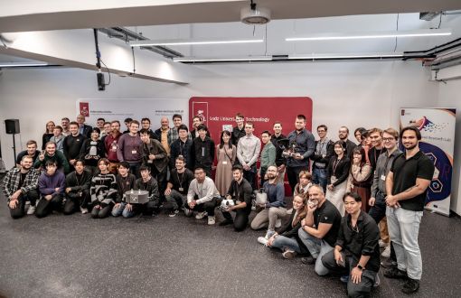 Hackathon participants and their mentors, photo: Krzysztof Pagacz